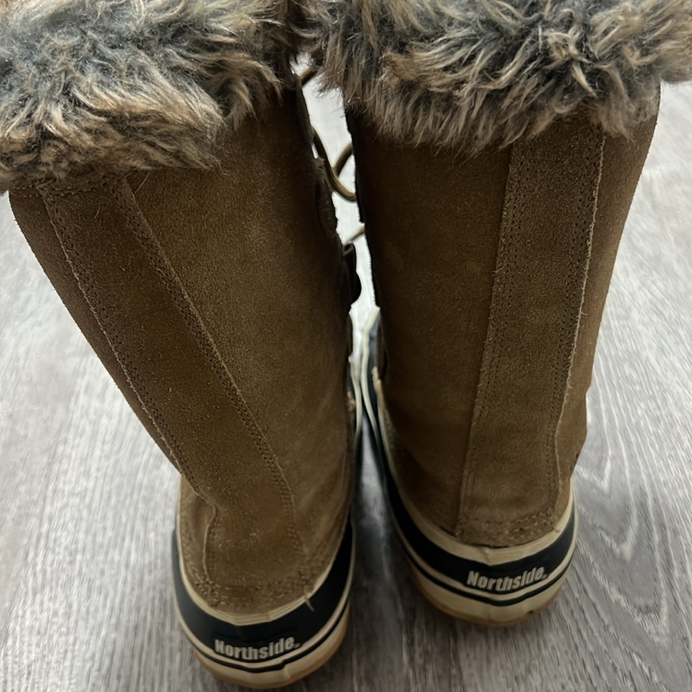 Winter Boots 🥾 - Picture 4 of 5